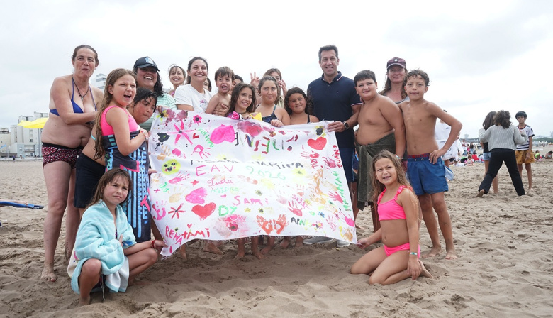 Con un evento multitudinario en la playa concluyó el programa de Escuelas de Verano 2026