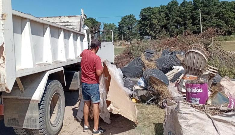 Trabajo articulado en Villa Zabala para prevenir incendios y concientizar sobre la prohibición de quemas