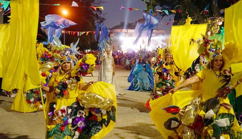 Mágica y colorida apertura del 65º Festival Infantil en el Jardín Francés