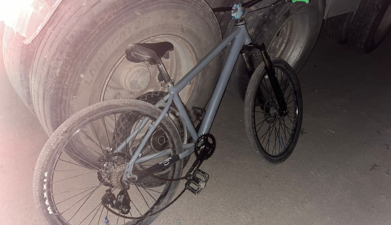 Motociclista escapó tras atropellar a un adolescente de 14 años en Quequén