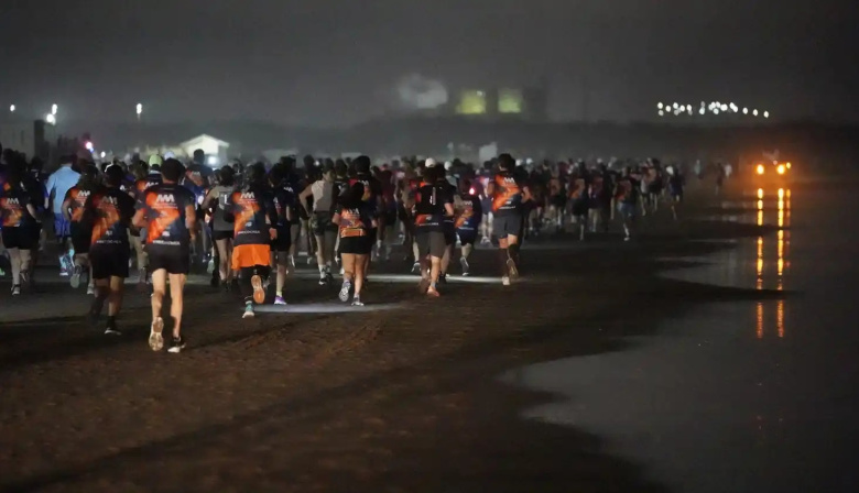 Neco Night Race: Federico Santibáñez y Fernanda Martínez ganaron la multitudinaria carrera nocturna en la playa