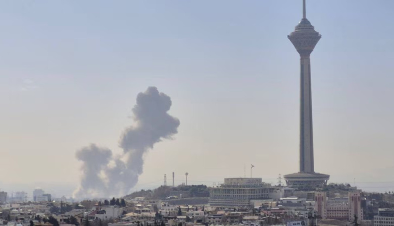 Estados Unidos e Israel lanzan un ataque masivo contra Irán y buscan forzar un cambio de régimen