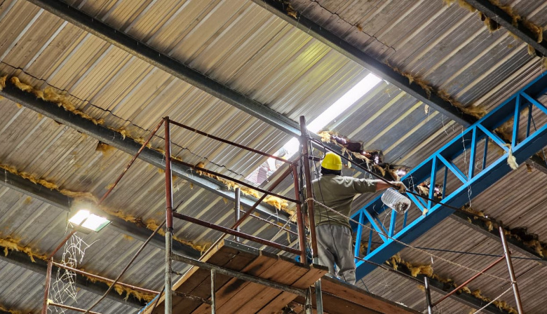El Consorcio de Puerto Quequén colabora con la puesta en valor del gimnasio del CEF Nº 76 de Quequén