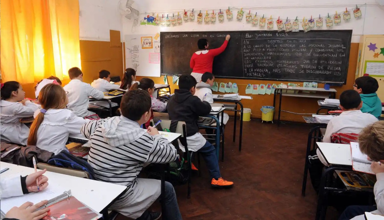 Paritarias en Provincia: docentes aceptaron suba del 7,5% y también habrá aumento para la Policía