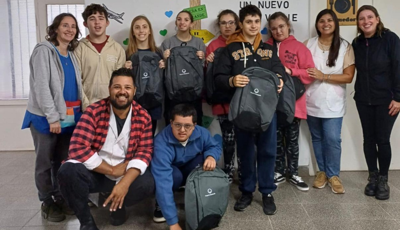 Puerto Ciudad Inclusiva:  entregó 40 mochilas escolares a la Escuela Especial Nº 503