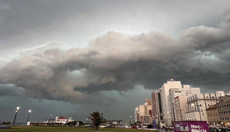 Por el temporal suspenden las clases en el turno tarde y vespertino de hoy martes