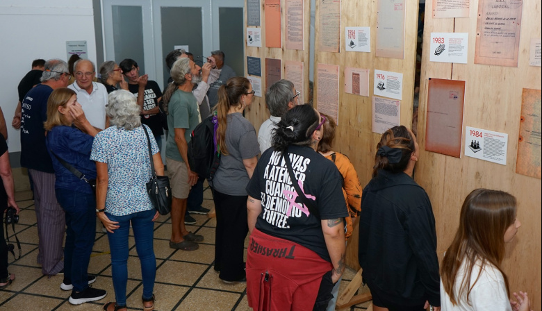 Se presentó en el hall municipal la muestra “Vidas Espiadas”, camino a los 50 años del golpe de Estado