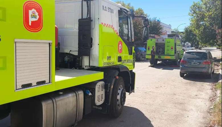 Explosión e incendio en calle 56: un galpón quedó destruido, pero no hubo heridos