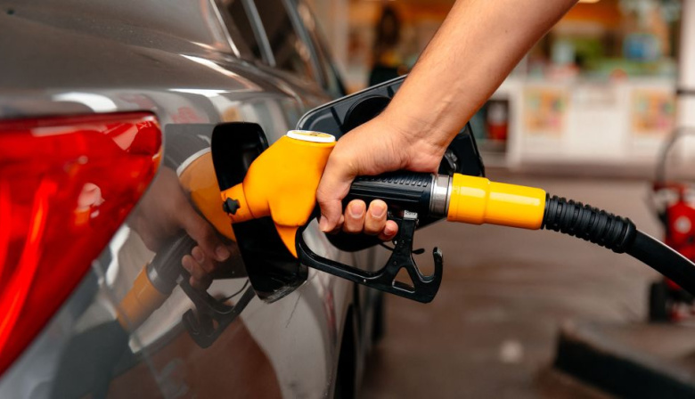 Fuerte suba de combustibles: la nafta súper supera los $2000 y ya aumenta casi 20% en marzo