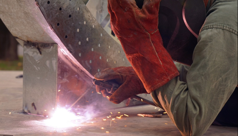 Colocaron en la plaza del centro el nuevo monumento a Malvinas que será descubierto este 2 de abril