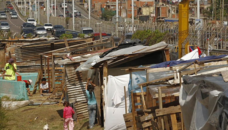 La pobreza registró una leve baja, fue de 28,2% en el segundo semestre de 2025 y afectó a 13,5 millones de personas