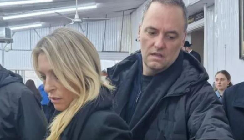 Polémica por el viaje de la esposa de Adorni a EE.UU.: “Quería que me acompañe”, dijo el jefe de Gabinete