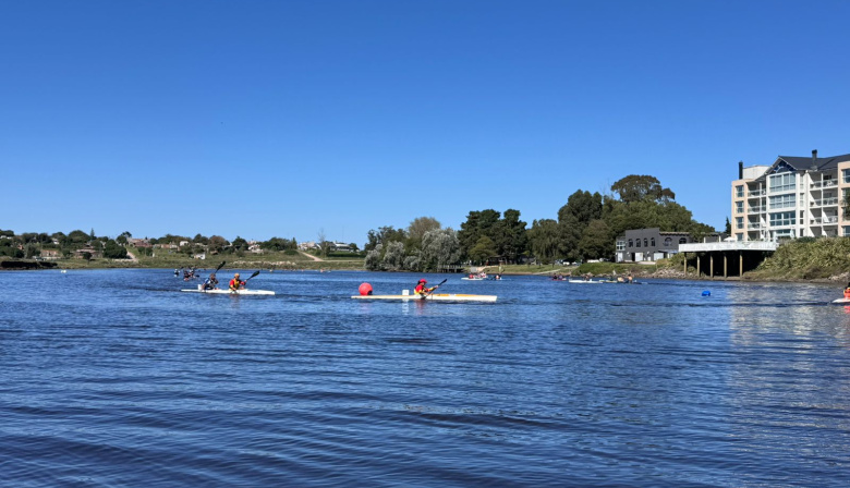 Necochea fue sede de una multitudinaria regata provincial de kayak en el Río Quequén