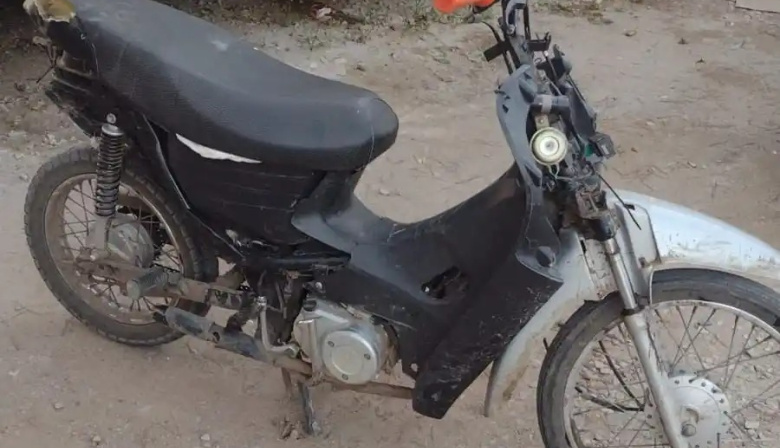Chocó en una moto robada y con droga en Quequén: fue aprehendido y luego liberado