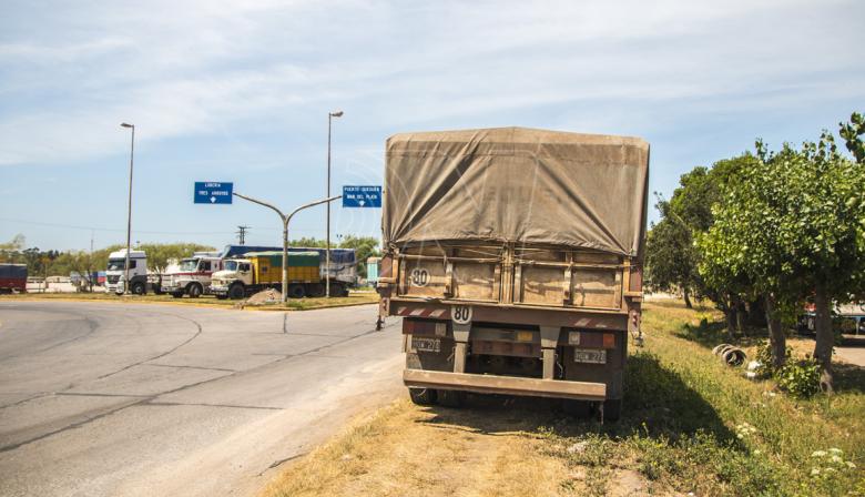 Se destrabó el conflicto del transporte de granos en Puerto Quequén y se normaliza la actividad