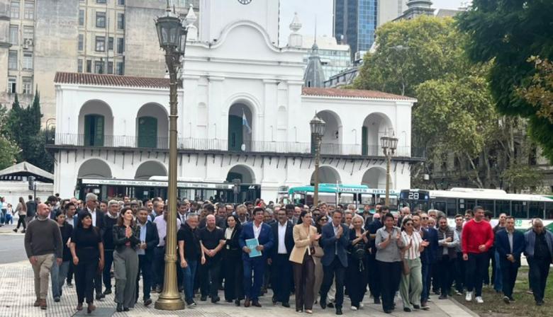 Intendentes en la intemperie: el otoño en  que las municipalidades quedaron solas