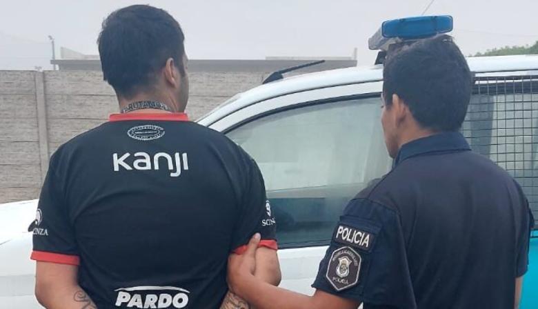Quequén: dos hombres detenidos tras agredir a policías durante un operativo