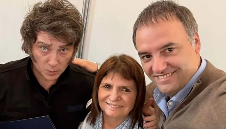 Milei salió a defender a Adorni y lanzó una amenaza tras la presión de Bullrich