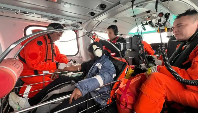 Prefectura evacuó de urgencia a un tripulante de un carguero frente a Quequén