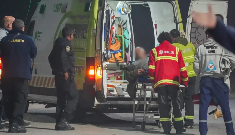 Un hombre fue hospitalizado tras un choque entre un auto y una moto en Ruta 228 y Avenida 74