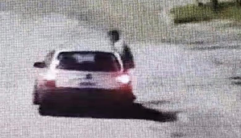 Giro inesperado en el presunto atropello: las cámaras muestran que el joven se habría arrojado sobre el auto
