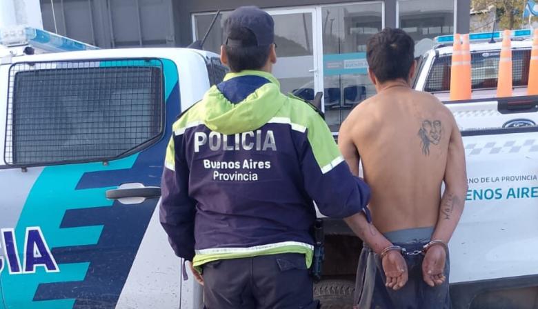 Robó una garrafa, escapó por los techos y terminó detenido en Quequén