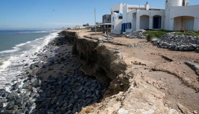 Carrillo confirmó obras contra la erosión costera y aseguró que el Puerto financiará la recuperación de la Av. Almirante Brown