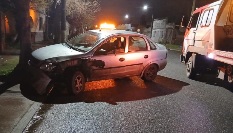 Choque entre un Corsa y un Renault 12 en calle 57: ambos vehículos fueron secuestrados