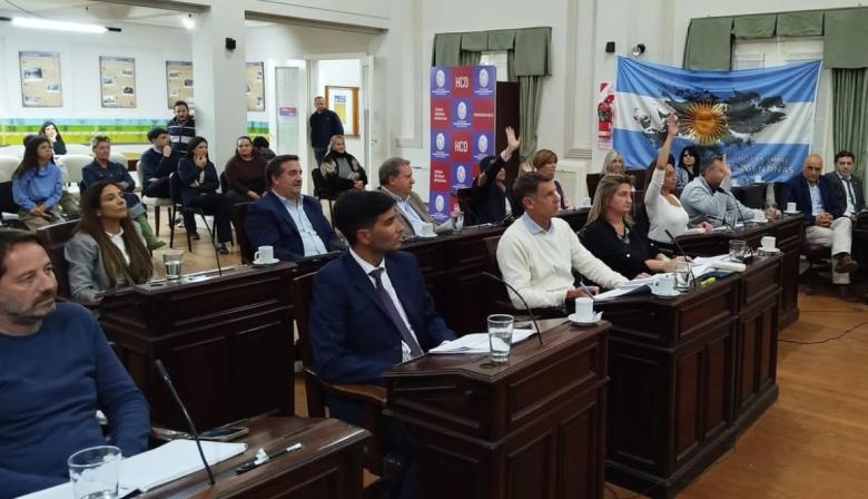 Rechazaron la rendición de cuentas del Ejecutivo y libertarios propusieron cobrar más a los puestos ambulantes para corregir el déficit
