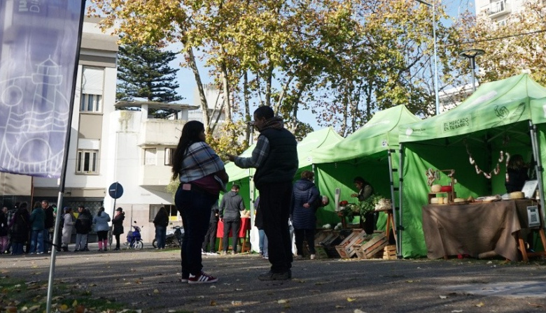 Este miércoles estará nuevamente la Feria “El Mercado” en la plaza Dardo Rocha