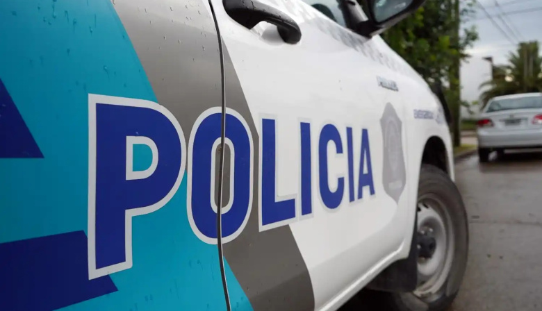 Parque Miguel Lillo: asaltaron a dos jóvenes a punta de revólver y les robaron la moto