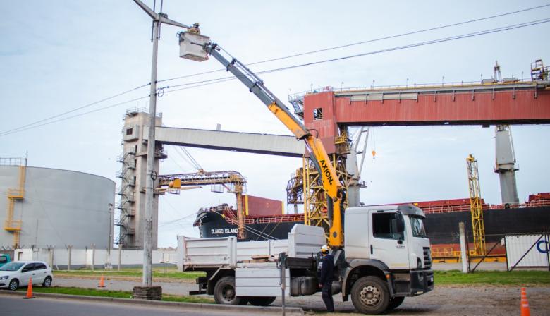 Puerto Quequén avanza en su modernización con nueva iluminación LED en la zona secundaria