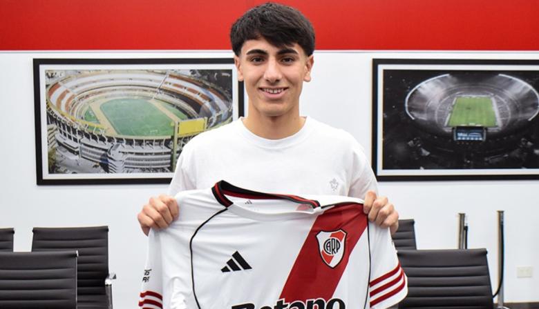Lucas Silva firmó su primer contrato profesional con River