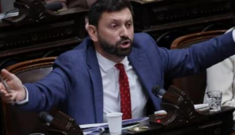 La UCR de Necochea cuestionó a los diputados que no dieron quórum y lanzó duras críticas contra Adorni