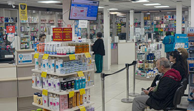 La Sociedad Española moderniza su farmacia mutual y se prepara para incorporar un robot que agilizará la atención
