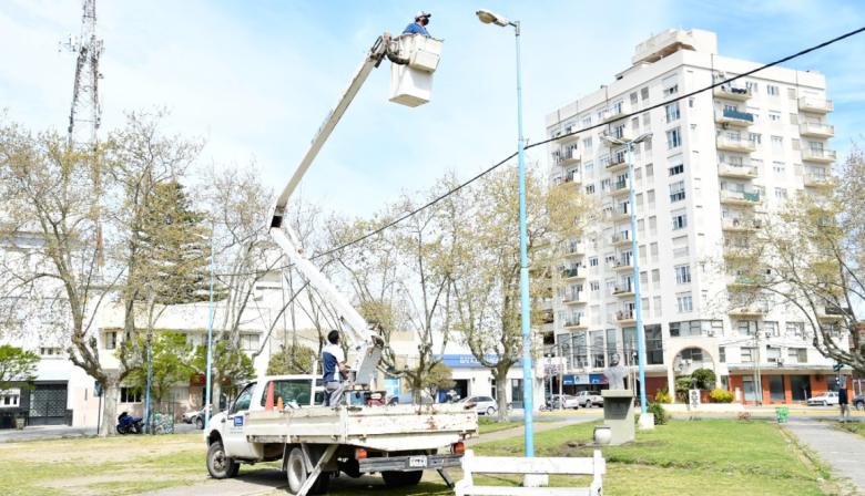 Necochea avanza con el recambio de luminarias LED para dar respuesta a reclamos acumulados desde enero