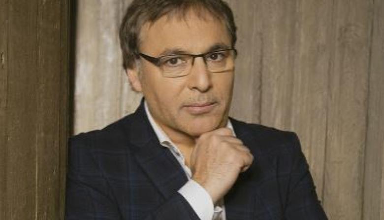Hoy se presenta Gabriel Rolón en el Cine Teatro París con la despedida definitiva de "Palabra Plena"