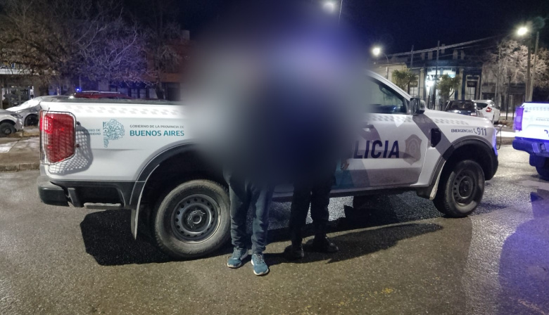 Dos rápidos operativos policiales en Necochea: recuperaron un celular y una moto robada, y secuestraron cocaína