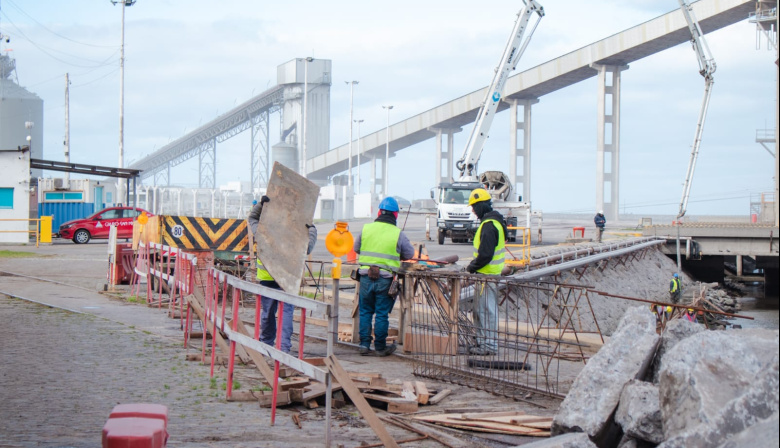 Puerto Quequén avanza con una obra estratégica para reforzar la infraestructura de sus muelles