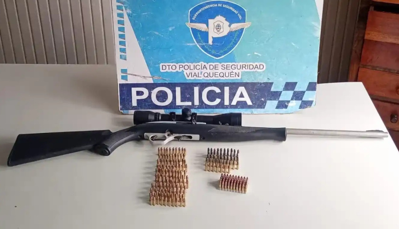 Detuvieron a un hombre con una carabina, mira telescópica y municiones durante un control en Ruta 228