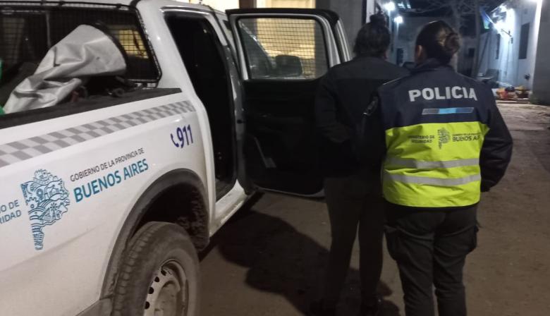 Megaoperativo en Quequén: recuperan vehículos robados, secuestran armas y detienen a una joven de 23 años