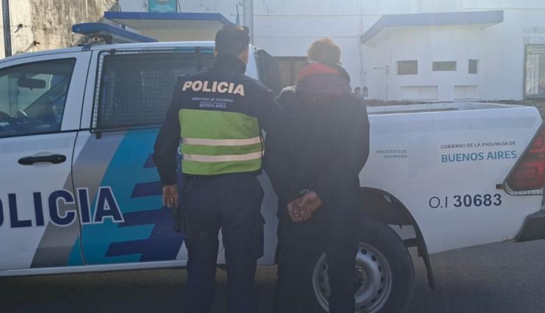 Dos violentos episodios en Necochea: una pelea con cuchillos y un caso de violencia de género terminaron con aprehendidos