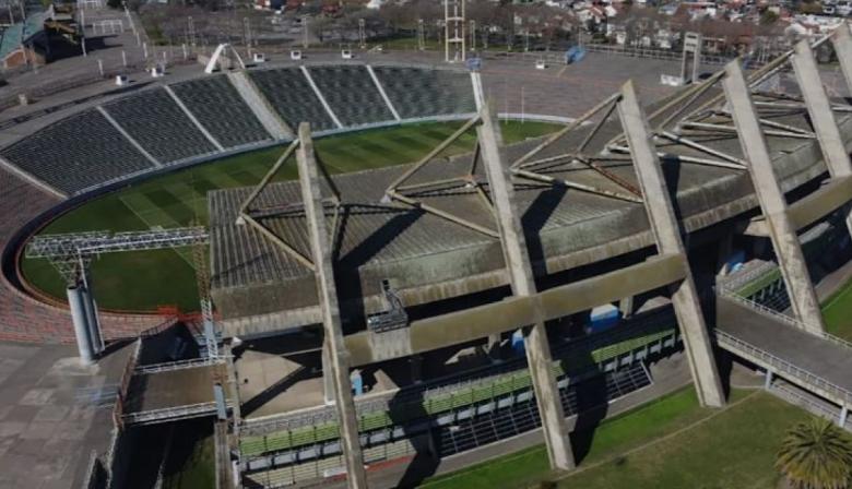 Escándalo libertario en Mar del Plata: el gobierno que entregó el Minella terminó con el estadio sin luz por falta de pago