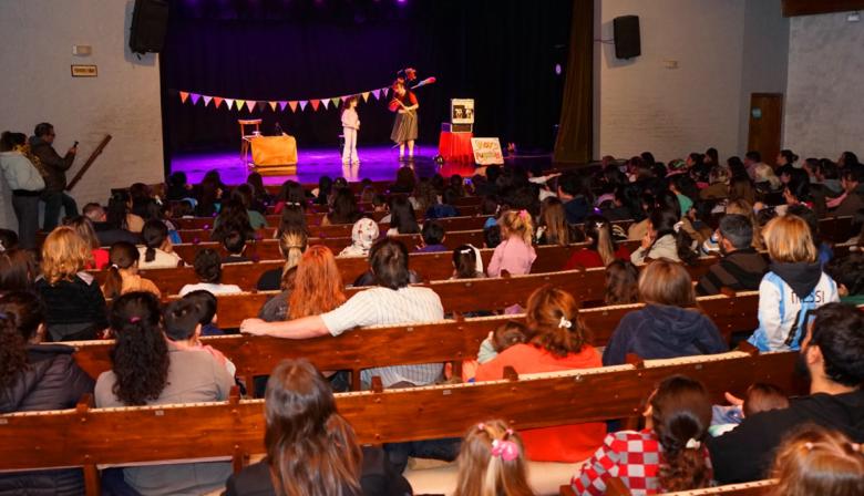 El Teatro Municipal cerró las vacaciones de invierno con funciones a sala llena durante 12 días