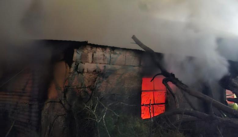 Incendio en una vivienda abandonada: el rápido accionar evitó que las llamas se propagaran