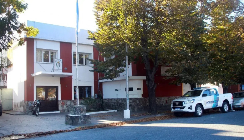 Asalto a un jubilado: lo maniataron mientras dormía y le robaron un auto, una moto, dinero y un celular