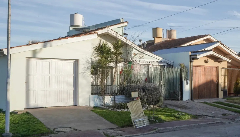 Hallaron sin vida a un jubilado y descubrieron un arsenal en su vivienda