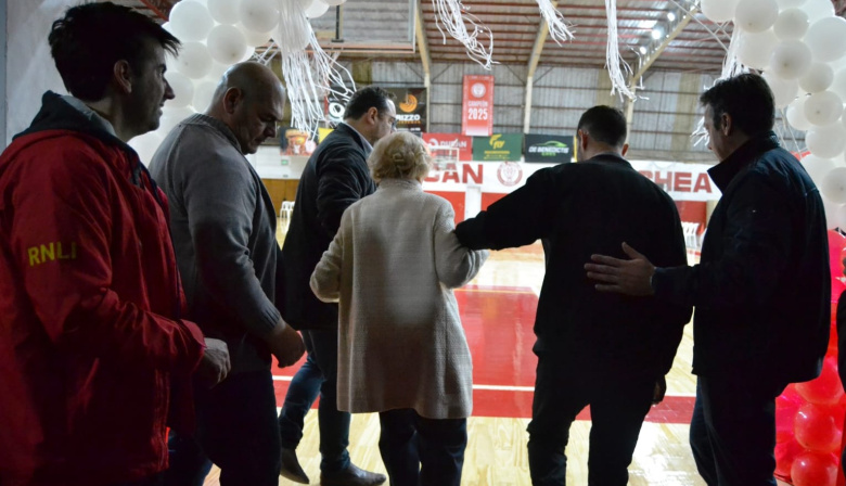 Huracán inauguró su nuevo piso flotante y homenajeó a una histórica dirigente del club