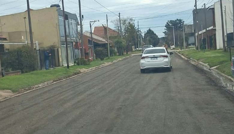 Continúan los trabajos de arreglo de calles de tierra y limpieza urbana