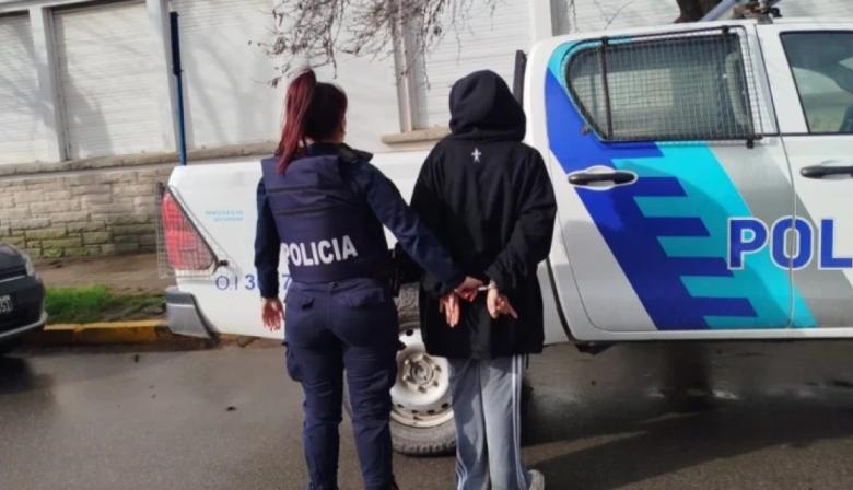 La denunciaron por una estafa y terminó detenida por una causa de robo a mano armada